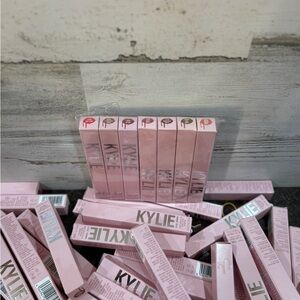 Kylie Jenner Bundle of 7 Liquid Lipstick NIB assorted colors Full Size